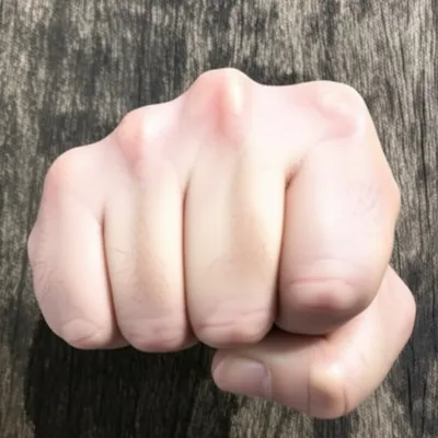 Illustration clench - Image 1