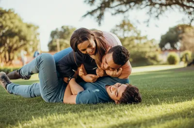 Illustration roughhousing