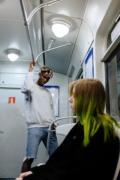 Illustration strangers - Image 3