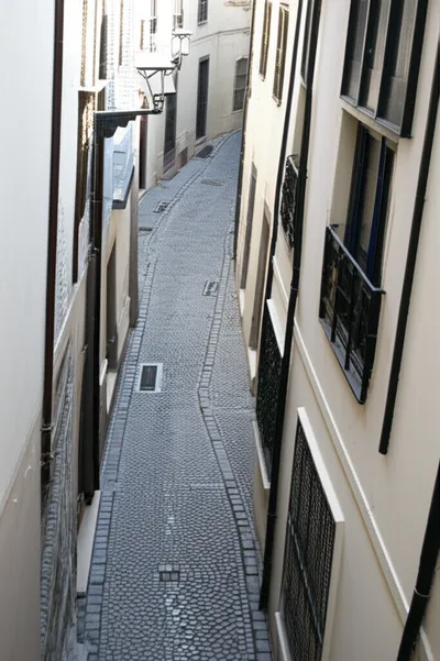 Illustration elbowed - Image 2