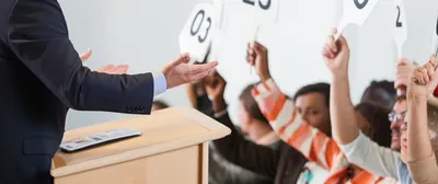 Illustration auctioneer