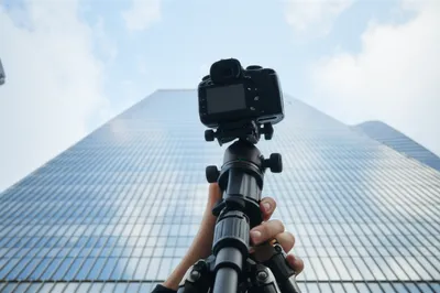 Illustration tilts - Image 1