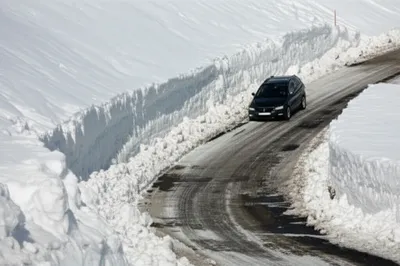 Illustration banked - Image 1