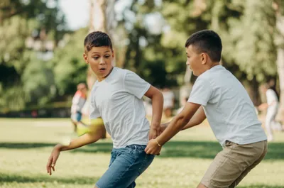 Illustration roughhousing - Image 1