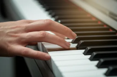 Illustration tucks - Image 1