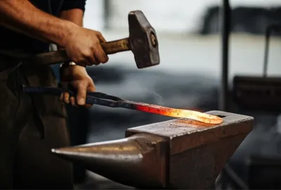 Illustration hammering - Image 1