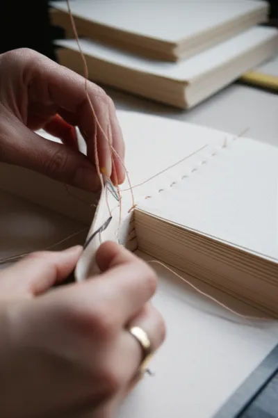 Illustration forwards - Image 1