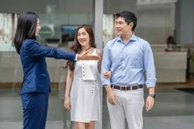 Illustration saleswoman - Image 2