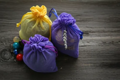 Illustration pouches