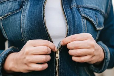 Illustration zippered - Image 1