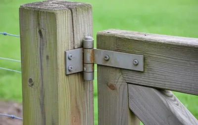 Illustration gatepost - Image 1