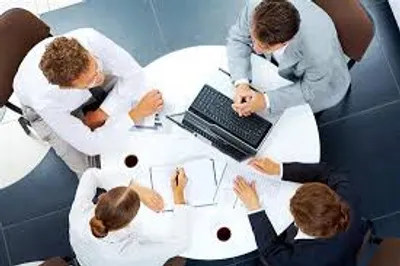 Illustration hold - Image 4