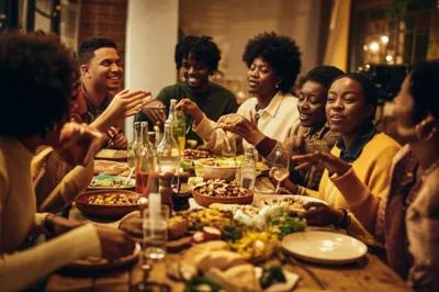 Illustration discuss - Image 1