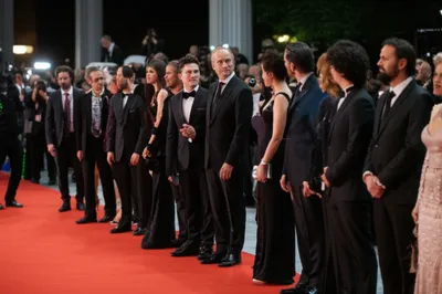 Illustration dignitaries