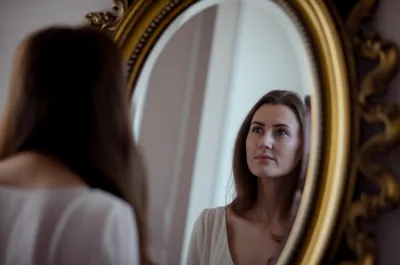 Illustration mirrors