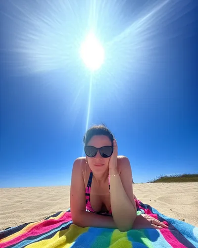 Illustration sunbathing - Image 1