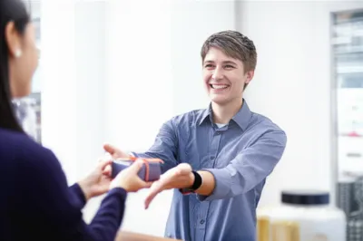 单词"customer"的视觉插图 - 顾客，客户，主顾
