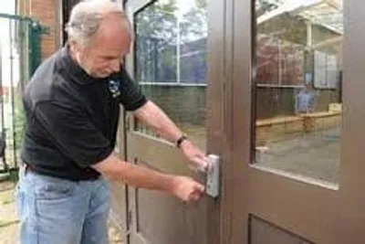 Illustration caretaker - Image 2