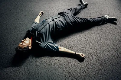 Illustration down - Image 1