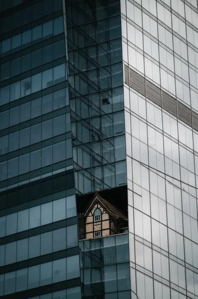 Illustration overbuilt - Image 1