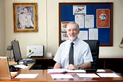 Illustration headmaster - Image 2