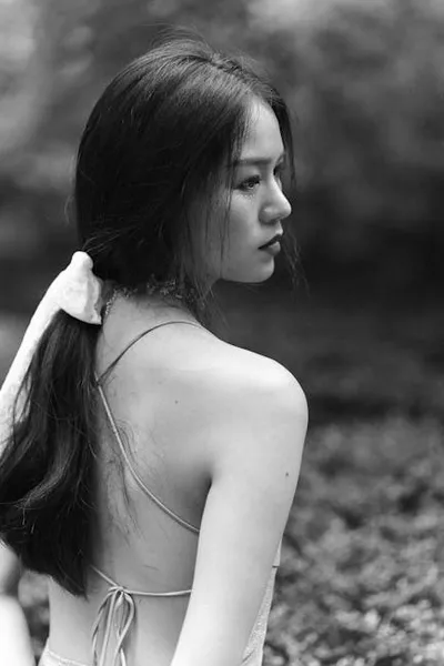 Illustration backless - Image 2