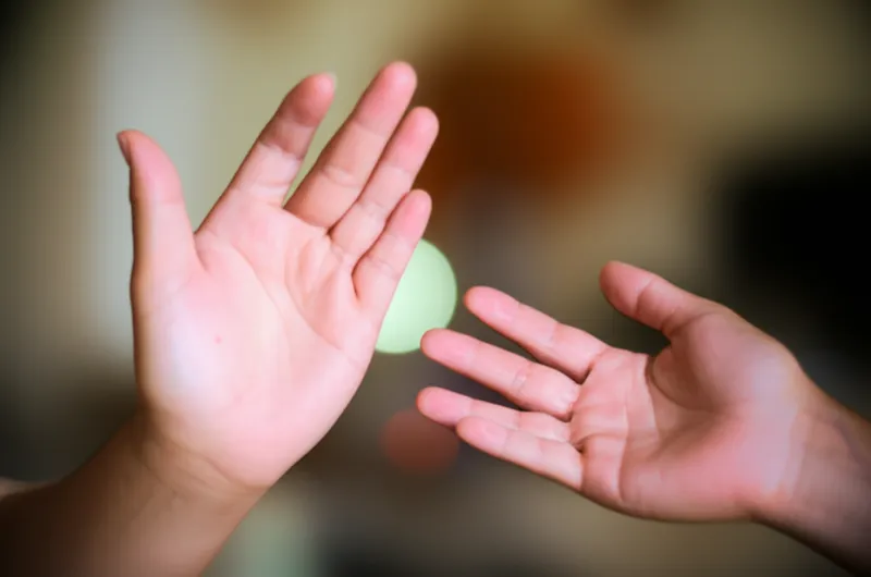 Illustration visuelle du mot « denying » - Nier, refuser