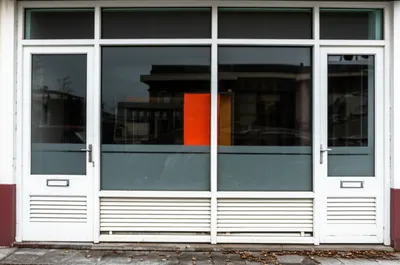 Illustration closed - Image 1