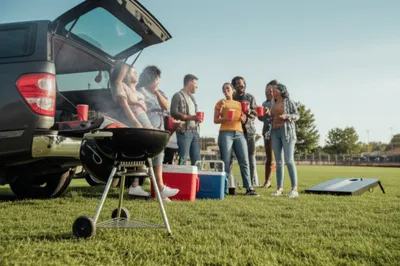 Illustration tailgating - Image 1