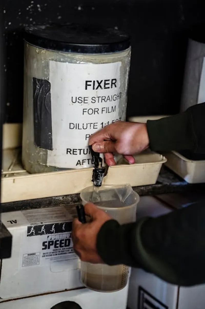 Ilustración visual de fixer: Reparador, fijador - Imagen 2