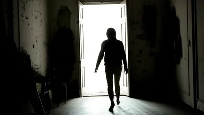 Illustration frontward - Image 1