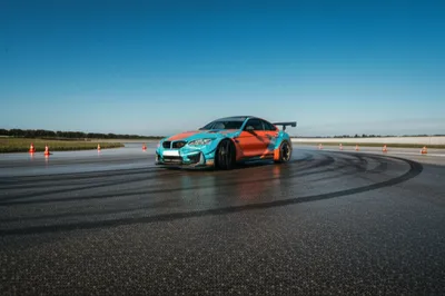 Illustration skidpan - Image 1