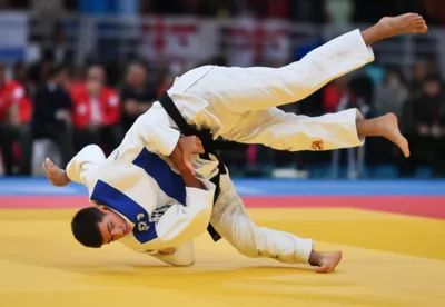 Illustration hyping - Image 1