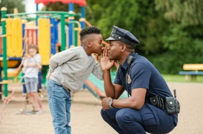 Illustration sneaking - Image 1