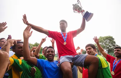 Illustration carry - Image 1