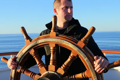 Illustration helmsman