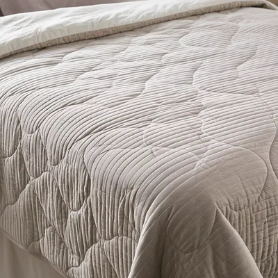 Illustration tucked - Image 1