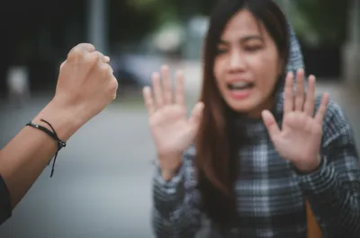 Illustration assault - Image 1