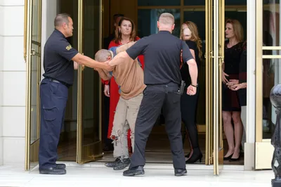 Illustration ejecting