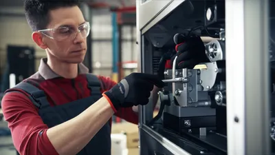 Illustration fitter - Image 1