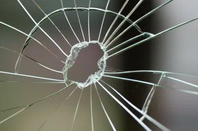 Illustration cracks - Image 1