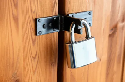 Illustration locking - Image 1