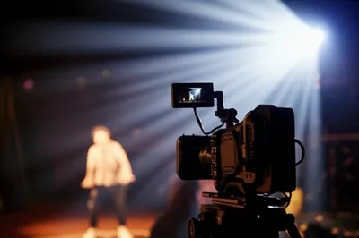 Illustration downstage - Image 1