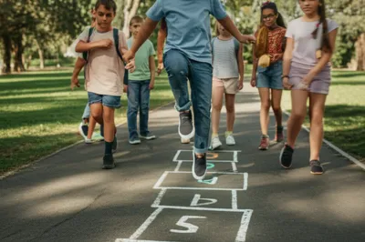 Illustration huddle - Image 1