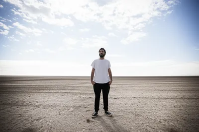 Illustration empty-handed - Image 1