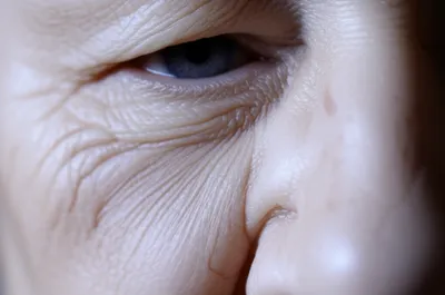 Illustration cracked - Image 1