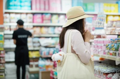 Illustration shoplifted