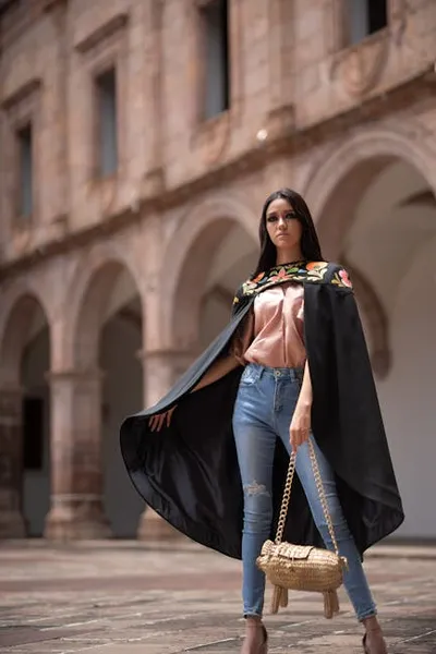 Illustration cloaked - Image 2