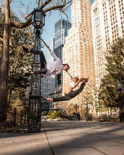 Illustration aerialists - Image 2