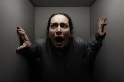 Illustration claustrophobic - Image 1